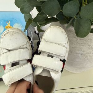 Gucci White Kids Sneakers with Red & Green Stripe